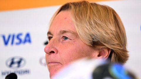 Martina Voss-Tecklenburg spricht bei der Fußball-WM 2023 auf einer Pressekonferenz