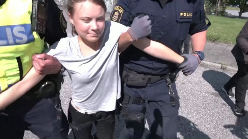 Greta Thunberg blockiert Straße – nur Stunden nach Geldstrafe-Urteil ...