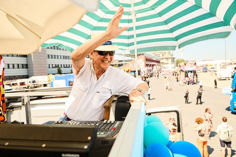 Schlager-Revival: Luftküsse auf dem Schlagermove: "Mendocino"-Sänger Michael Holm wird 80 Jahre alt