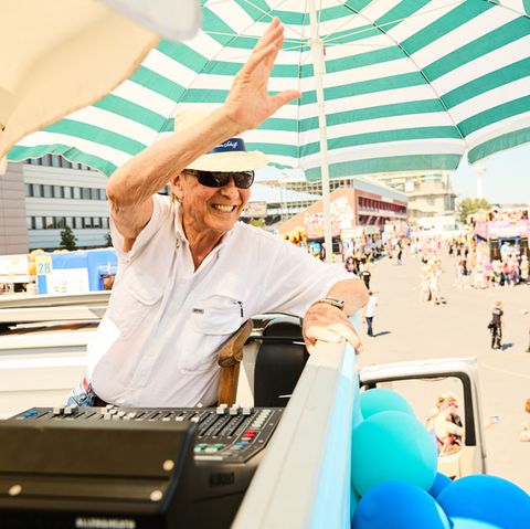 Schlager-Revival: Luftküsse auf dem Schlagermove: "Mendocino"-Sänger Michael Holm wird 80 Jahre alt