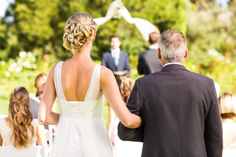 Braut auf dem Weg zum Altar
