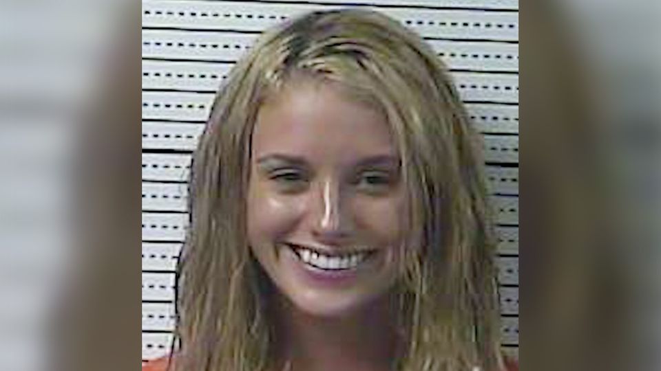 23-Jährige geht mit Mugshot-Sammlung viral 23-Jährige geht mit Mugshot-Sammlung viral