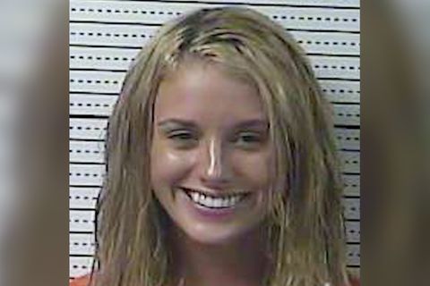 23-Jährige geht mit Mugshot-Sammlung viral
