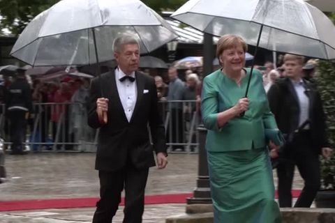 Video: Gewitter und Prominente: Bayreuther Festspiele eröffnet