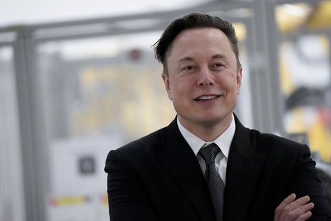 Elon Musk lächelt. Er hatte die Idee zum Hyperloop