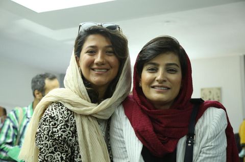 Die Journalistinnen Nilufar Hamedi (l.) und Elaheh Mohammadi (r) stehen im Iran vor Gericht