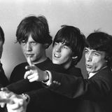 Doch die Studiums-Euphorie hielt nicht lange an. Denn nachdem Jagger den inzwischen 17-jährigen Richards zufälligerweise am Bahnsteig traf und sich die beiden über Musik unterhielten – und später auch gemeinsam machten – schmiss er sein Studium an der Elite-Uni London School of Economics and Political Science. Mit Richards und Brian Jones gründete er stattdessen am 12. Juli 1962 die Rolling Stones. Heute existiert die Band bereits mehr als 61 Jahre – entgegen der Meinung zahlreicher Musik-Experten, die – wie auch die Band selbst – das Ende der Rolling Stones damals in naher Zukunft sahen.