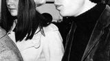 1962 lernte Jagger dann seine erste feste Freundin kennen. Chrissie Shrimpton ist die Schwester des damaligen Supermodels Jean Shrimpton, die als Ikone der Swinging 60s gilt.
