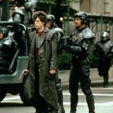 Hier sieht man Jagger im Jahr 1992 im Science-Fiction-Film "Freejack", für den er auch das Titellied "Ruthless People" sang – eines seiner zahlreichen Filmkompositionen. Für das Filmlied "Old Habits" erhielt er 2005 den Golden Globe. Und auch als Regisseur probierte er sich hin und wieder aus.