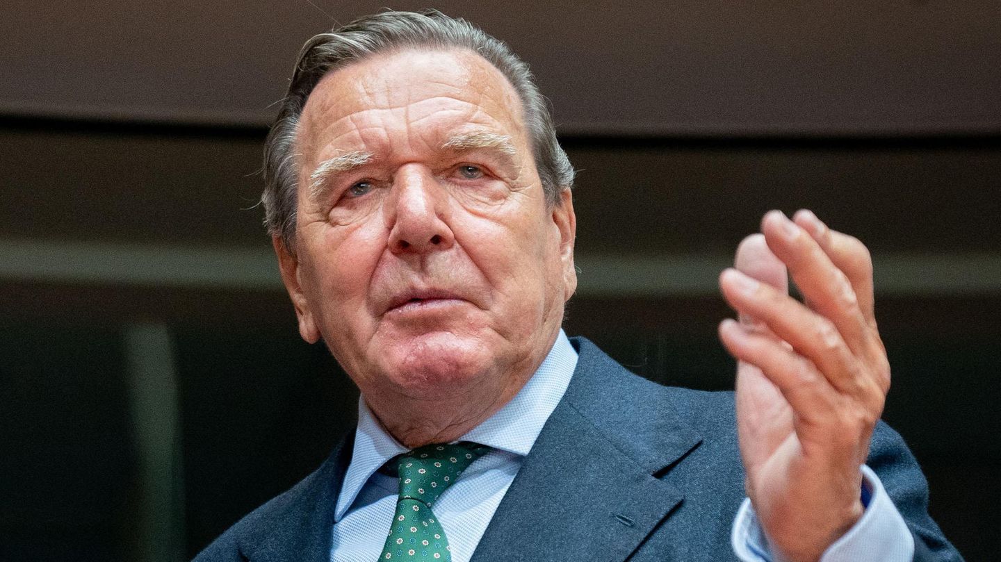 Altkanzler Schröder: Ehrung oder keine Ehrung?