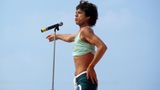 Ein Jahr später erschien Jaggers Biografie mit dem Titel "MICK: The Wild Times and Mad Genius of Mick Jagger", die nicht nur mehr Einblicke in seine Musikkarriere, sondern auch in sein Sexleben gewährte. Der "Sexgott", wie er teils genannt wurde, soll mit mehr als 4000 Frauen geschlafen haben ... 
