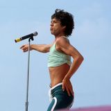 Ein Jahr später erschien Jaggers Biografie mit dem Titel "MICK: The Wild Times and Mad Genius of Mick Jagger", die nicht nur mehr Einblicke in seine Musikkarriere, sondern auch in sein Sexleben gewährte. Der "Sexgott", wie er teils genannt wurde, soll mit mehr als 4000 Frauen geschlafen haben ... 