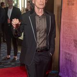 Mit Hamrick ist Jagger übrigens nach wie vor zusammen. Mag an seiner Leidenschaft zum Ballett liegen, die er bereits seit Jahrzehnten pflegt. 2019 brachten die beiden ihr gemeinsam entwickeltes Tanzprojekt "Porte Rouge" heraus, das in mehreren Choreografien klassisches Ballett mit Songs der Rolling Stones vereinigt. Er ist eben eine Wundertüte, der Mick – und wird sicherlich auch in den nächsten Jahren mit seiner Wandelbarkeit noch weiter überraschen. 