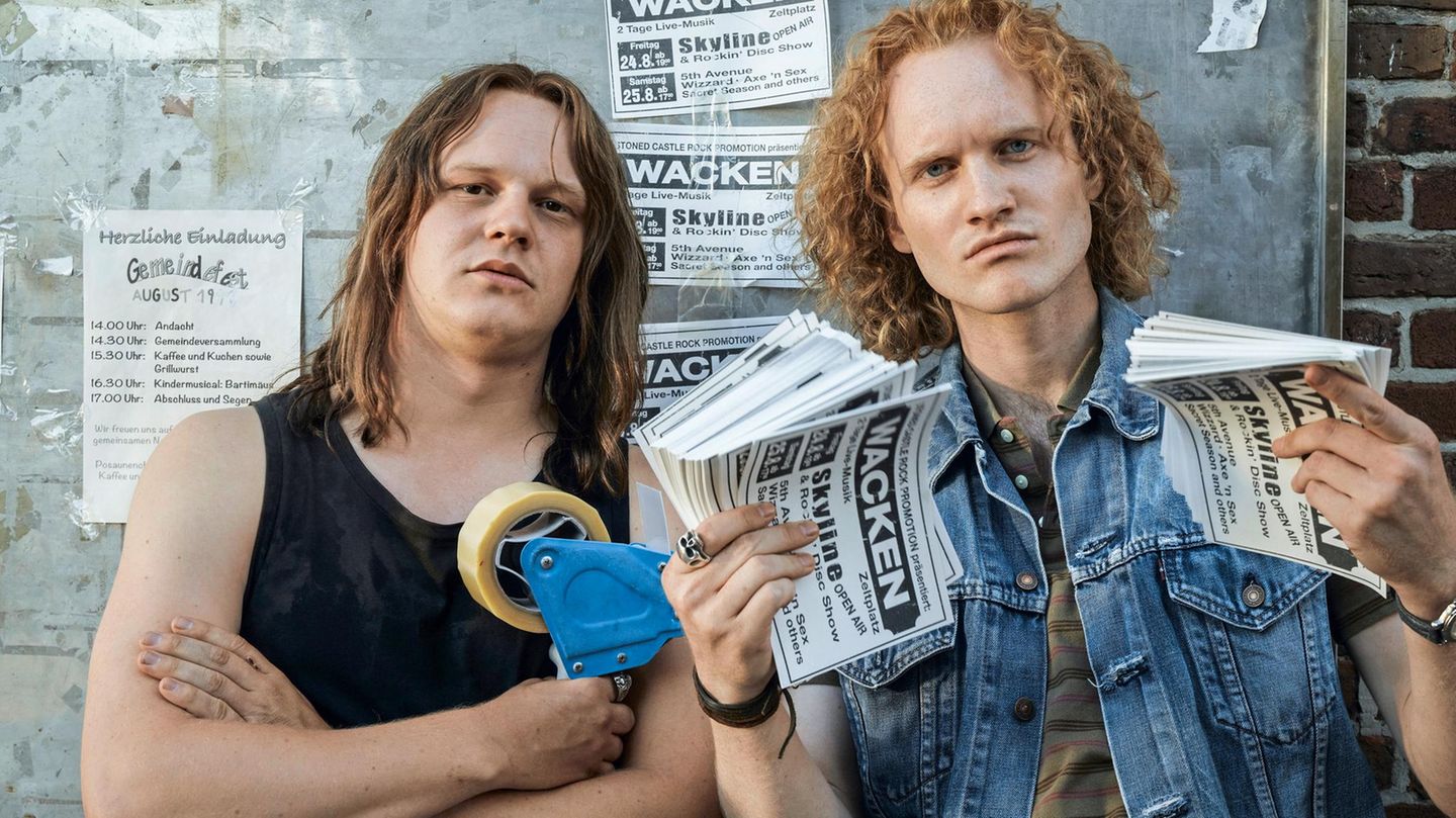 "Legend of Wacken": Zwei Männer gucken ernst in die Kamera