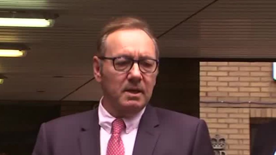 Statement in London: "Ich habe eine Menge zu verarbeiten": Kevin Spacey tritt nach Freispruch vor die Presse