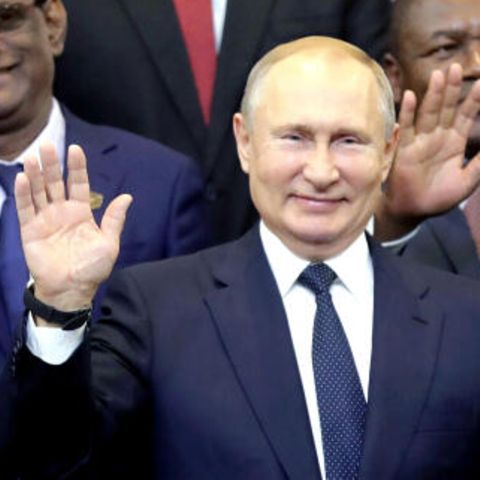 Das Gruppenfoto vom vergangenen Afrika-Gipfel mit Putin (1. Reihe, M) zusammen mit den Führern der afrikanischen Ländern