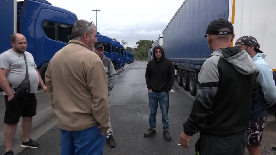 Video: Lkw-Fahrer streiken erneut an Raststätte Gräfenhausen