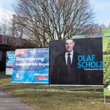 Wahlplakate der AfD, der SPD und der Grünen in Hamburg