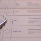 Ein Stimmzettel bei den Landtagswahlen in Hessen