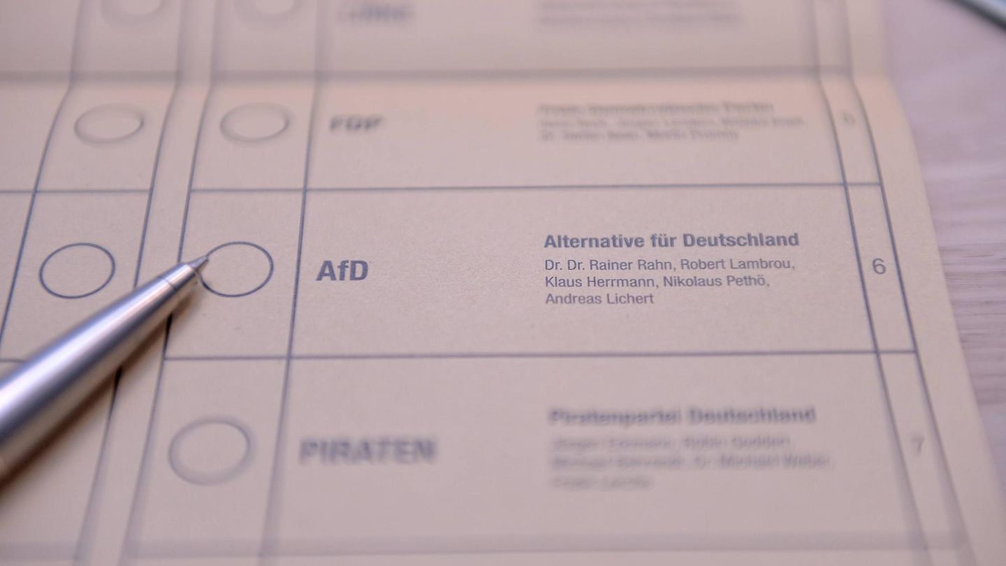 Ein Stimmzettel bei den Landtagswahlen in Hessen