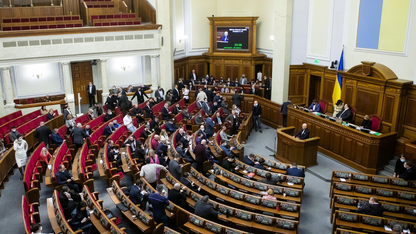 Plenarsaal des ukrainischen Parlaments in Kiew (Archivbild)