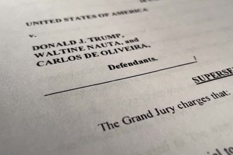 Video: Anklagepunkte in Trumps Dokumenten-Prozess weiten sich aus