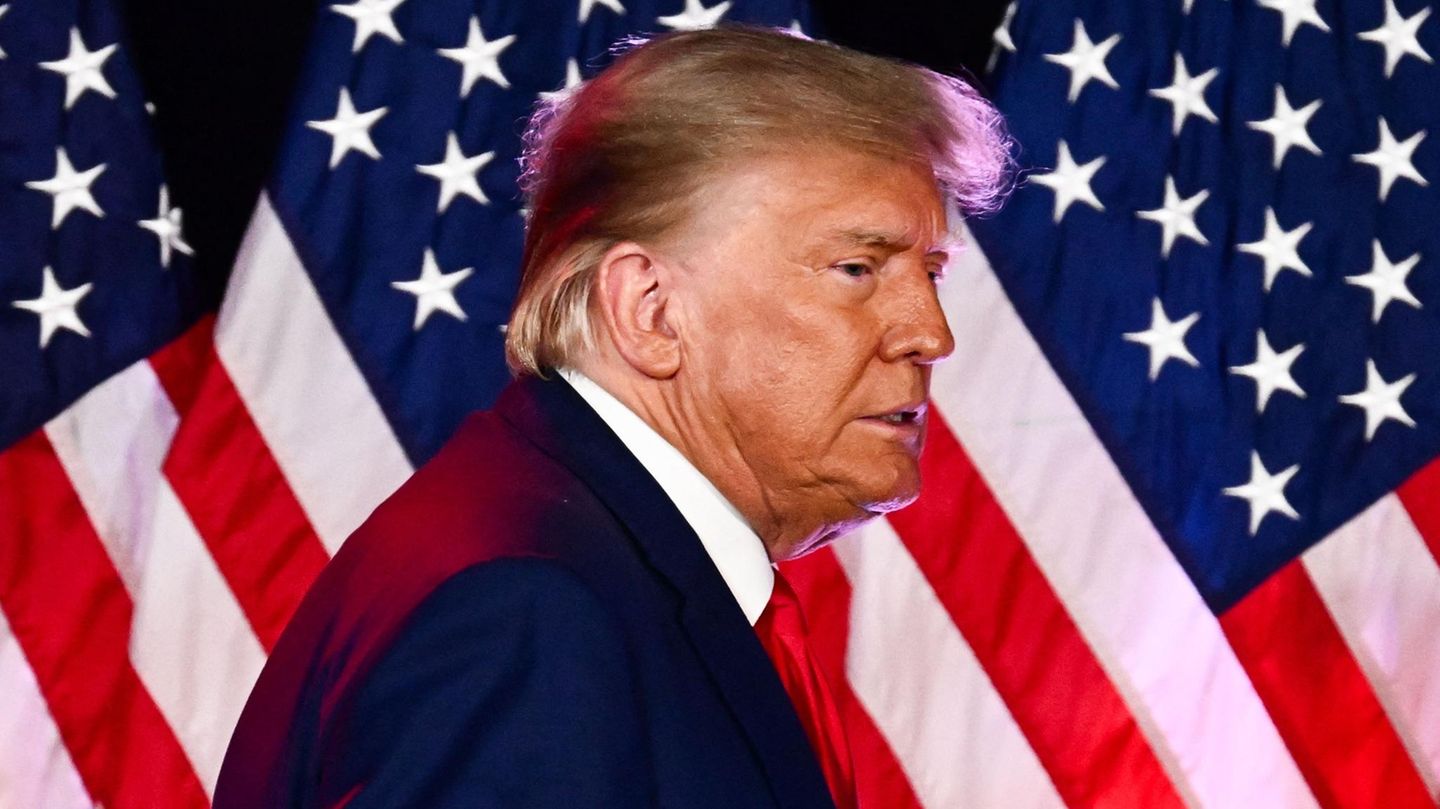 Ex-Präsident Donald Trump betrachtet neue Anklagepunkte gegen ihn als Teil einer "Hexenjagd"