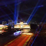 Die Parade am Abend wurde von einer Lichtshow begleitet