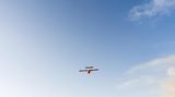 Rhodos: ein Löschflugzeug am Himmel