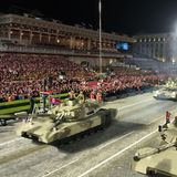 Auch Panzer rollten über den Platz im Zentrum der Hauptstadt