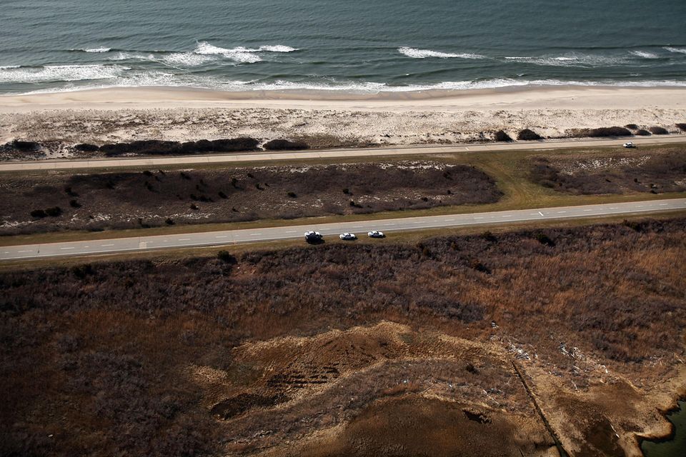 Die Polizei sucht auf Long Island nach den sterblichen Überresten der Opfer des Serienmörders