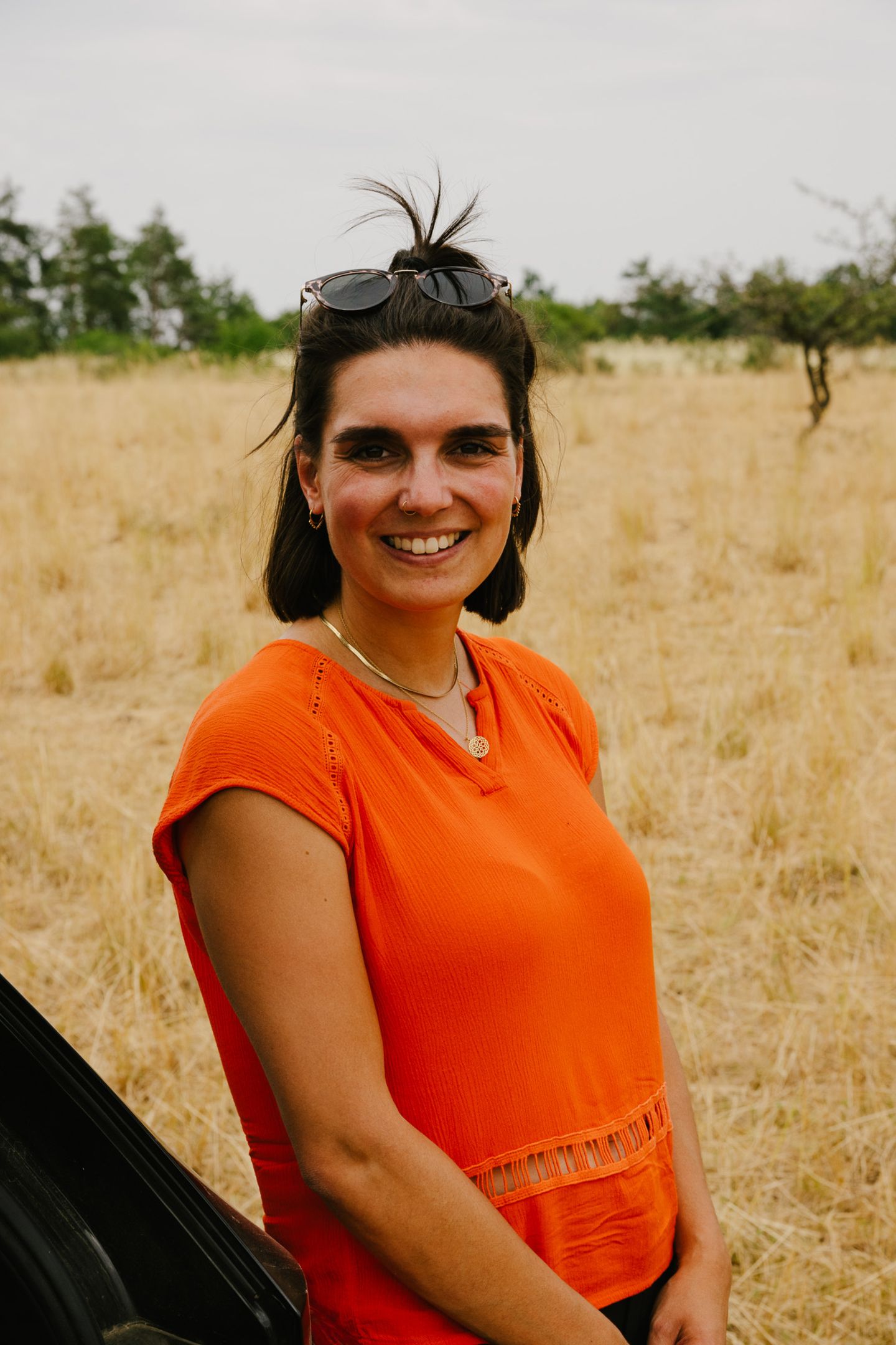 Theresa Spiegel ist Forstingenieurin. Sie berät Landwirte, die auf bisher intensiv beackerten Flächen Streuobstwiesen und Hecken anlegen wollen, und unterstützt sie bei der Umsetzung der Projekte auch mithilfe staatlicher Förderprojekte.