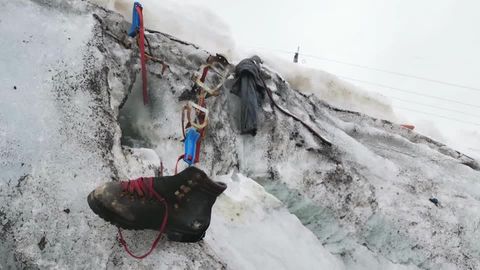 Social-Media-Berühmtheit in China: Gletscher-Aktivist stürzt bei Video-Dreh in Eiswasser – Retter haben kaum Hoffnung