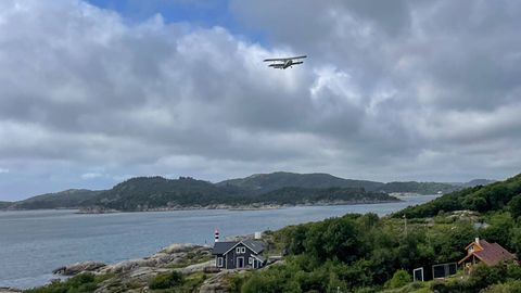 Ein Augenzeuge fotografierte das gestohlene Flugzeug, kurz bevor es im Südwesten Norwegens abstürzte