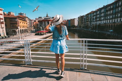 Sommerurlaub muss nicht gleichzeitig auch Hitze bedeuten – es gibt Orte, an denen ganzjährig angenehme Temperaturen herrschen. 