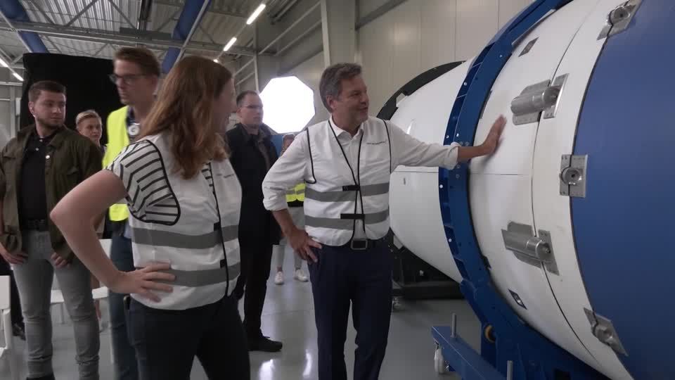 Video: Zugang zum All wird "immer relevanter" - Habeck setzt auf private Anbieter