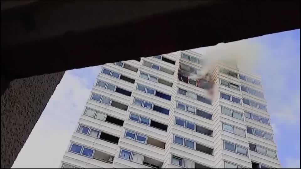 Berlin: "Sie waren in Panik": Zwei Menschen sterben bei Hochhausbrand nach Sturz aus dem zwölften Stockwerk