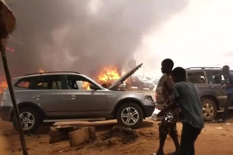 Nach Militärputsch: Brennende Autos, Plünderungen und russische Flaggen: Im Niger regiert das Chaos