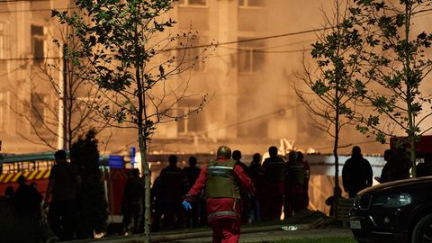 In der ukrainischen Stadt Dnipro gab es einen russischen Raketenangriff auf ein Hochhaus – es wurden mindestens neun Menschen verletzt. 