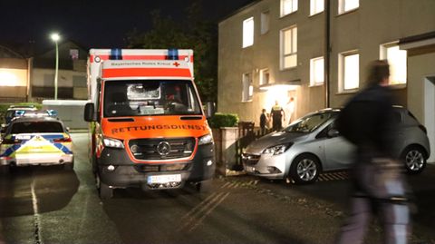 Rettungskräfte und Polizei waren am Freitagabend in Langweid am Lech (Landkreis Augsburg) im Großeinsatz