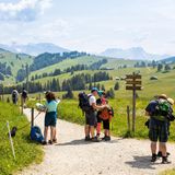 Wanderer auf der Seiser Alm in Österreich