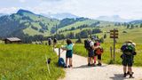 Wanderer auf der Seiser Alm in Österreich