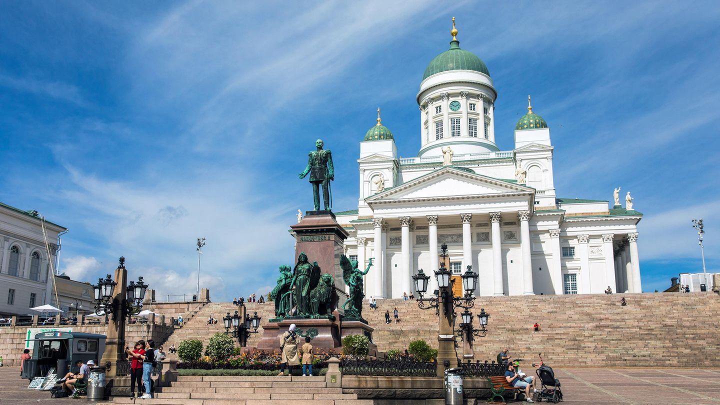 Der Dom zu Helsinki auf dem Senatsplatz – Finnland