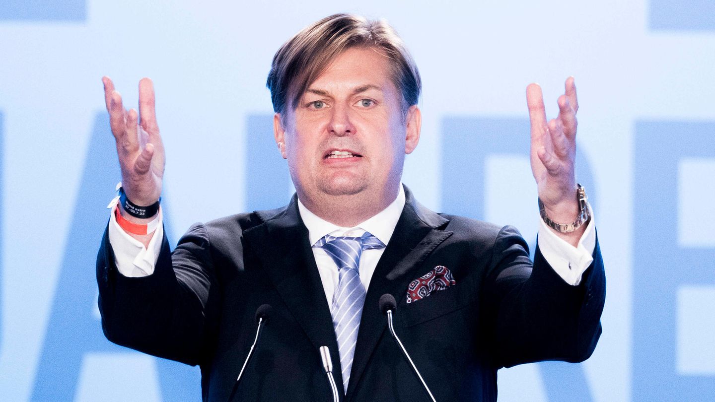 EU Spitzenkandidat Maximilian Krah von der AfD bei seiner Rede auf dem Parteitag