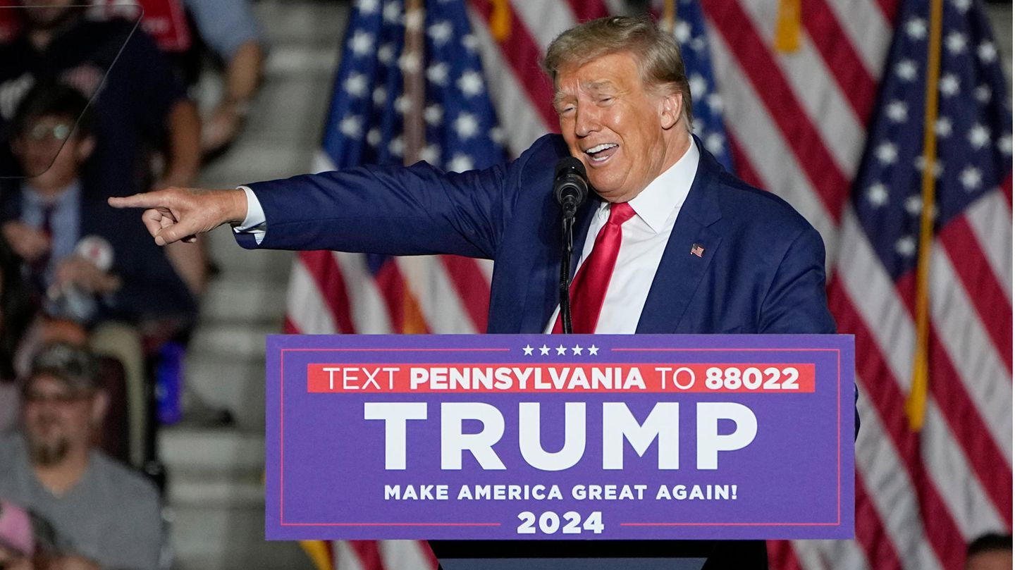 Donald Trump, ehemaliger Präsident der USA, spricht bei einer Wahlkampfveranstaltung in Erie, Pennsylvania
