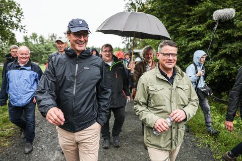 Hendrik Wüst (l., CDU), Ministerpräsident von Nordrhein-Westfalen und Boris Rhein (r., CDU), Ministerpräsident in Hessen