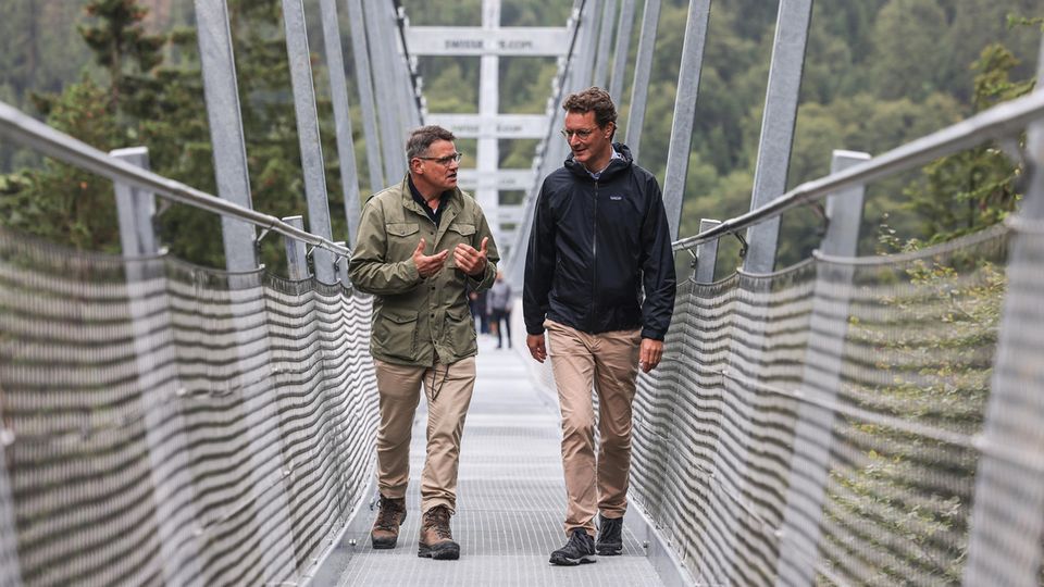 Hendrik Wüst (r., CDU), Ministerpräsident von Nordrhein-Westfalen und Boris Rhein (CDU), Ministerpräsident in Hessen