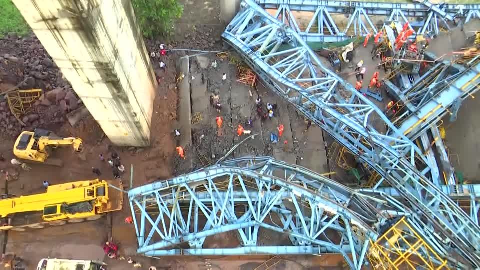 Video: Zahlreiche Tote bei Kraneinsturz in Indien