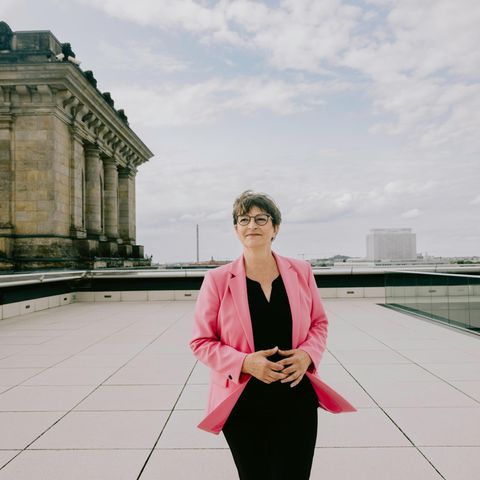 Saskia Esken auf dem Dach vom Bundestag