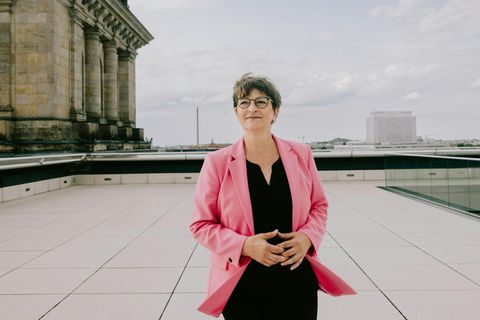 Saskia Esken auf dem Dach vom Bundestag